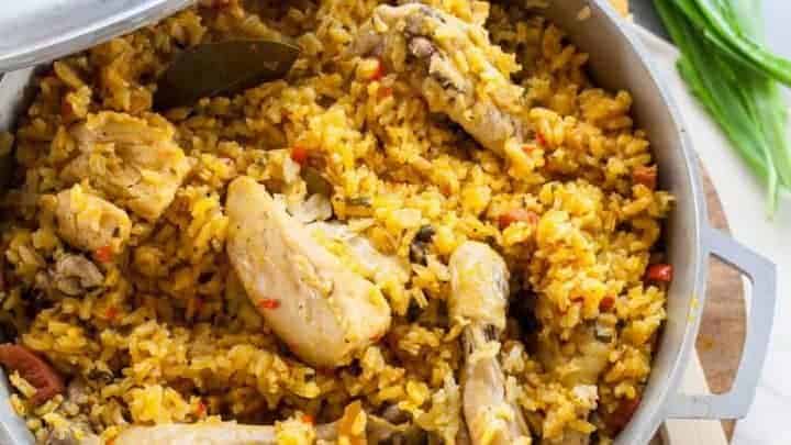 Arroz amarillos con pollo ( yellow rice with chicken)